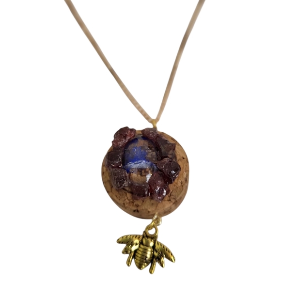 Garnet Chips Cork Bee Pendant Necklace - Picture 3 of 7